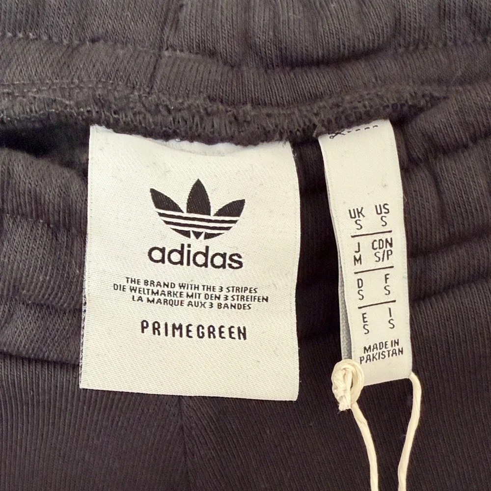 NWT Adidas Originals Adicolor Essentials Trefoil Shorts - Picture 6 of 6